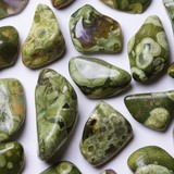 Rhyolite Root chakra - MULADHARA - Solar plexus chakra - MANIPURA - Pancreas, immune system, liver, blood circulation, detox, diet, skin, procrastination, motivation, creativity, self-esteem, self-confidence, addictions, prosperity, communication, love